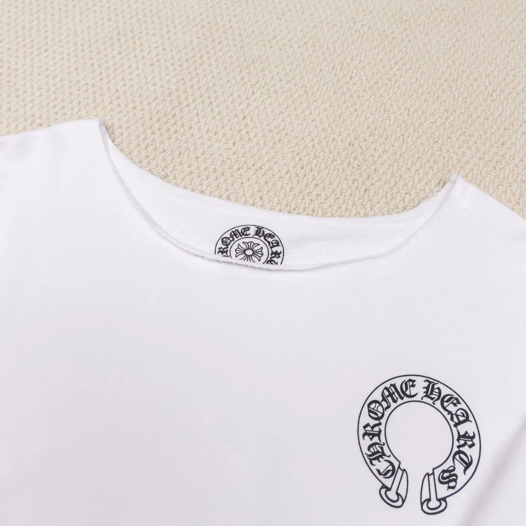 P190 Chrome Hearts/Chrome Hearts CH arm cross horseshoe Sanskrit off-shoulder round neck sweatshirt for women. Selected Xinjiang Chinese cotton fabric. The texture is delicate and soft, gentle and non-prickly. The loose version is not tight. It is an indispensable wardrobe item for goddesses!  Color: White Size "S M L